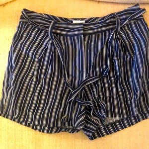 Laundry by Shelli Segal sz 2 shorts